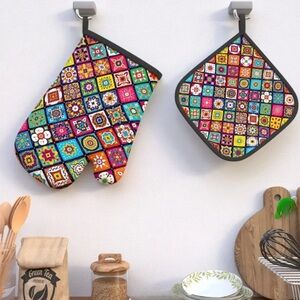 Colorful Patchwork Oven Mitt and Pot Holder Set